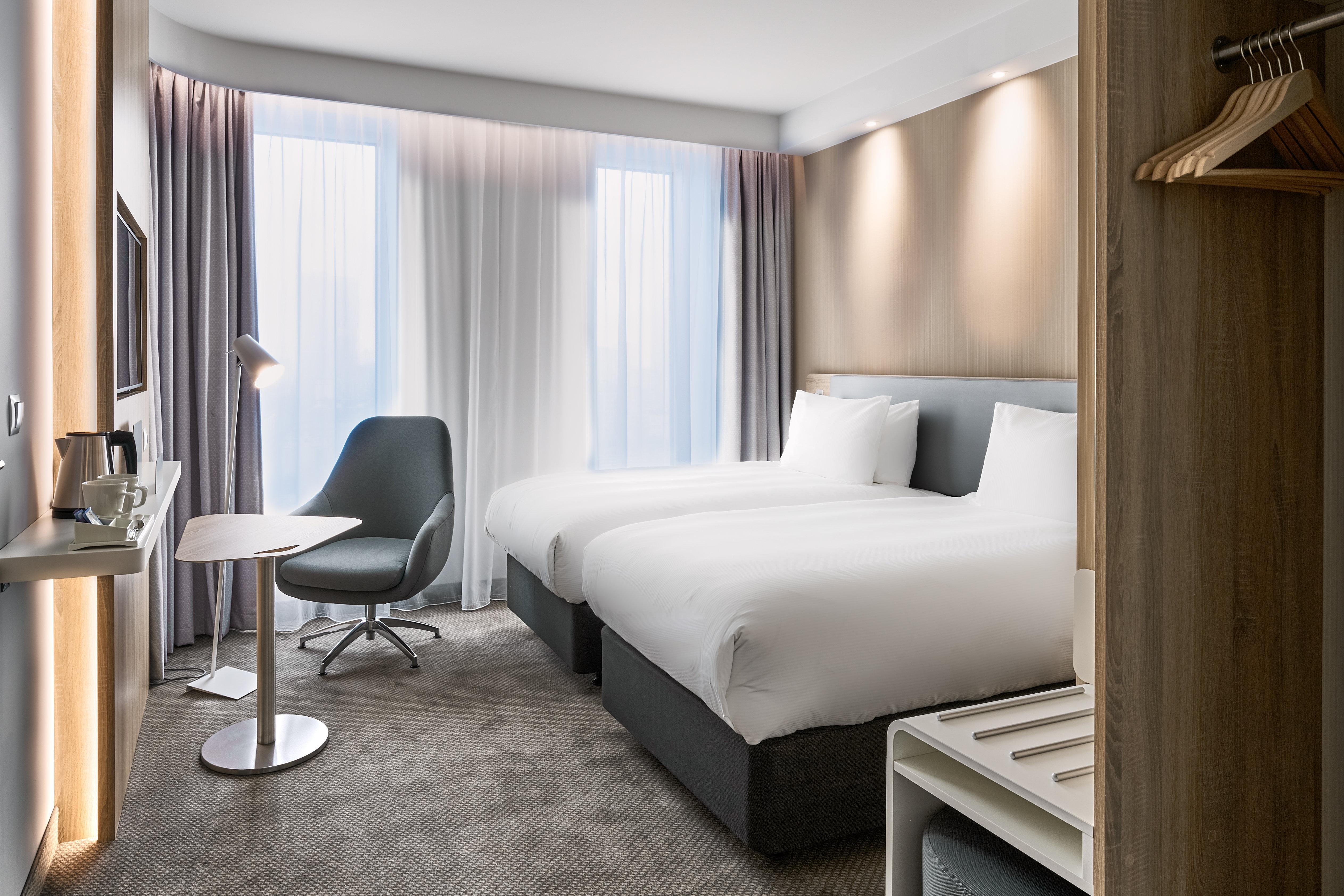 Express - - The Hub By Ihg Hotel 3*
